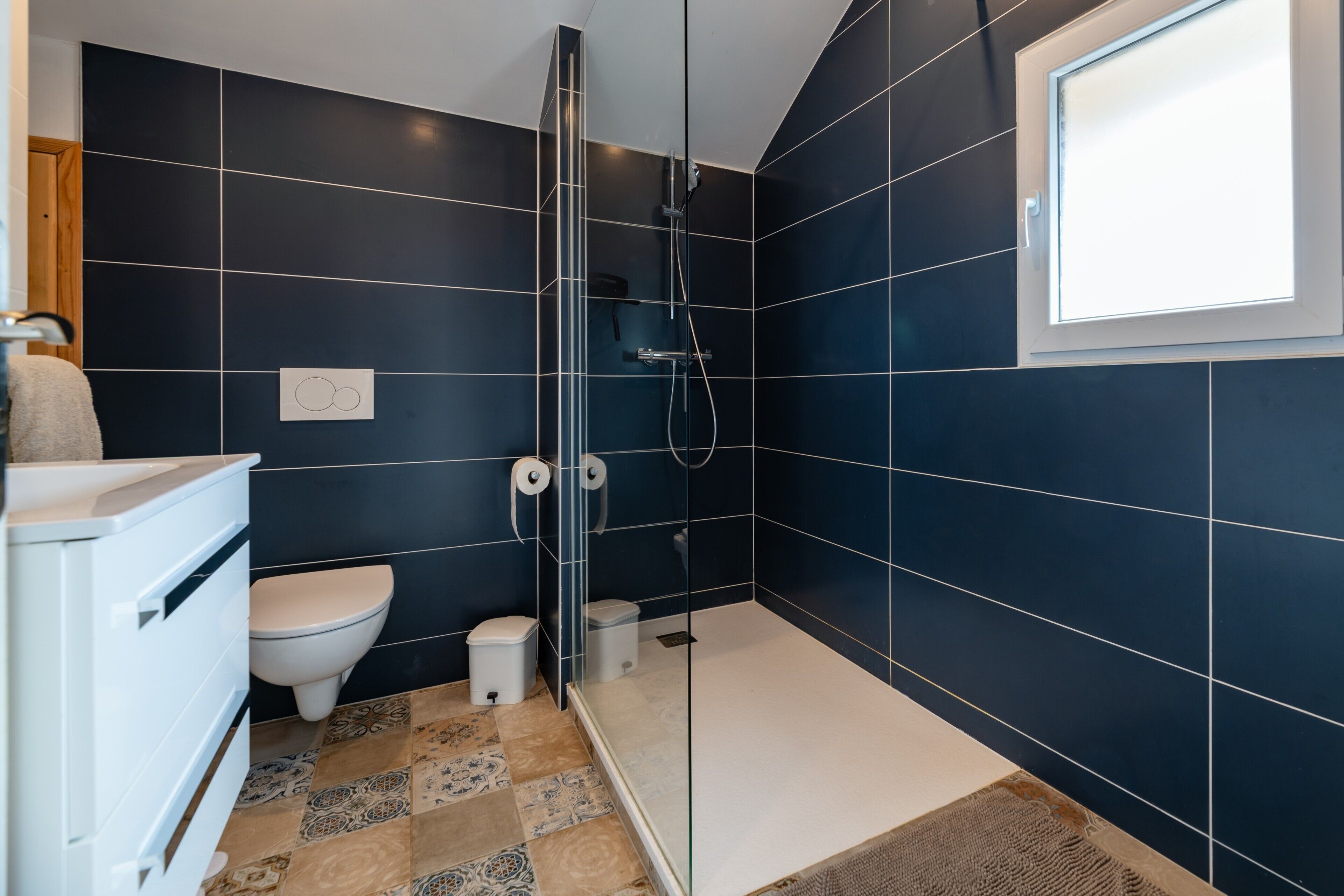 Dusche, kostenlose Toilettenartikel, Haartrockner