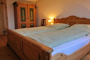 7 Schlafzimmer, Reisekinderbett, kostenloses WLAN, Bettwäsche