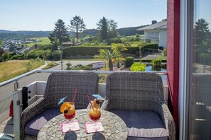 Outdoor dining - Maarhöhe in the Maarberg Resort (Schalkenmehren)