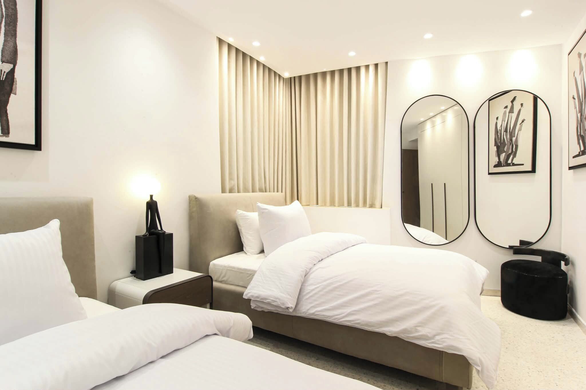 2 habitaciones, tabla de planchar con plancha, internet y ropa de cama 