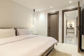 2 habitaciones, tabla de planchar con plancha, internet y ropa de cama