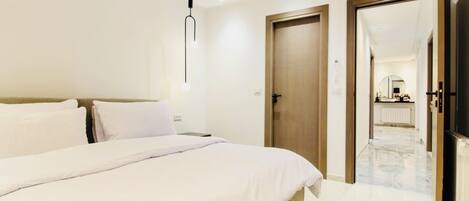 2 bedrooms, iron/ironing board, internet, bed sheets