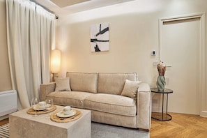 Smart TV, offices - Superb air-conditioned flat on the Champs Elysées (Paris)