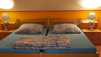 2 bedrooms, iron/ironing board, internet, bed sheets