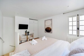 Apartment | 1 bedroom, laptop workspace, iron/ironing board, bed sheets