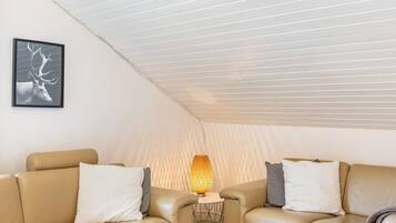 Tv, bøger, stereoanlæg