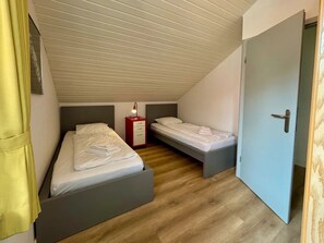 Iron/ironing board, WiFi, bed sheets