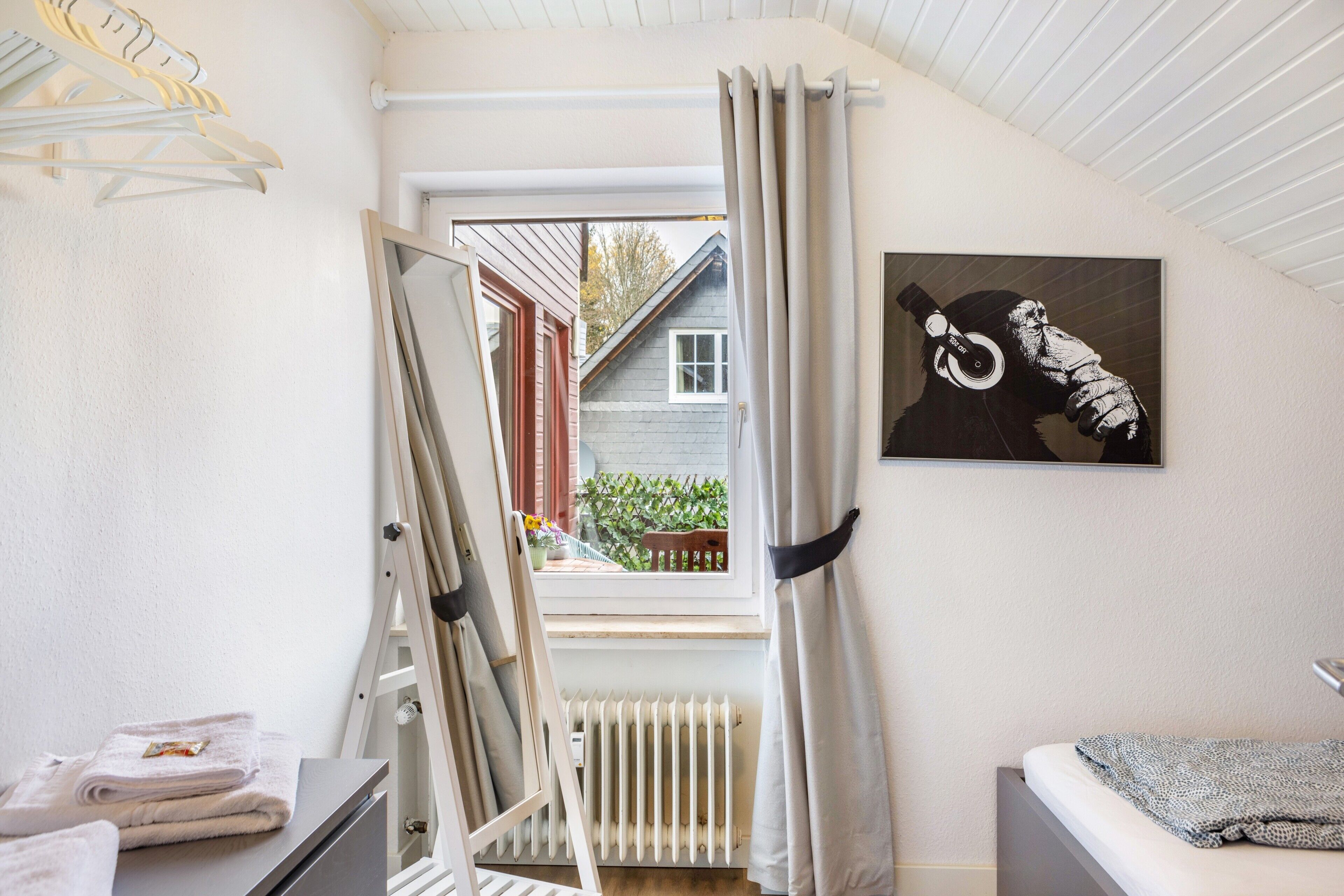 3 habitaciones, tabla de planchar con plancha, wifi y ropa de cama 