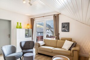 TV, stereo - Apartment 'Sonnentraum' with Mountain View, Shared Terrace and Wi-Fi (Willingen (Upland))