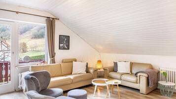 Tv, bøger, stereoanlæg