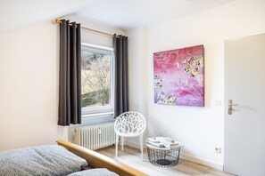 3 habitaciones, tabla de planchar con plancha, wifi y ropa de cama 