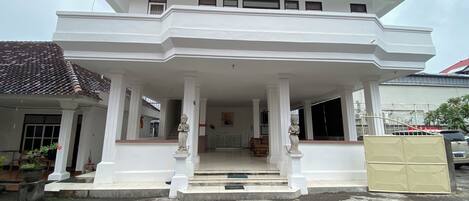 Fachada de la propiedad