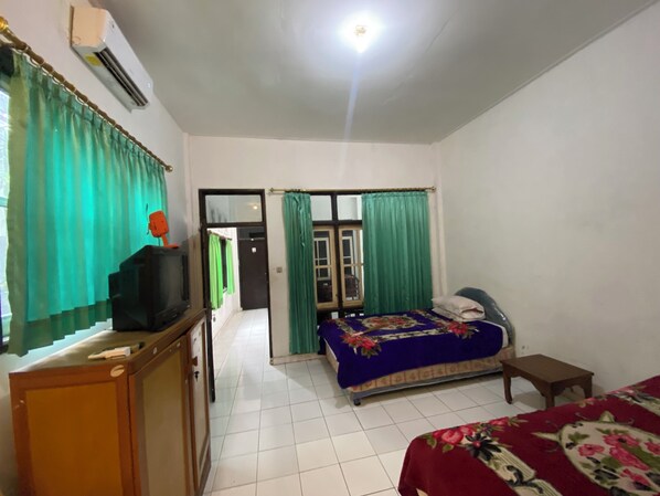 Deluxe Twin Room | Free WiFi, bed sheets