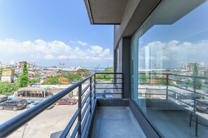 A balcony with a view of a cityscape, including buildings and a parking lot with vehicles. - Gate 9 Tower -Studios & Apts Mar Mikhael (Beirut)