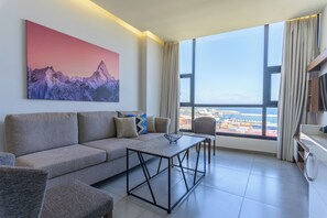 702 - Sea view 1 Bedroom | Living room | 43-inch Smart TV with cable channels, streaming services - Gate 9 Tower -Studios & Apts Mar Mikhael (Beirut)