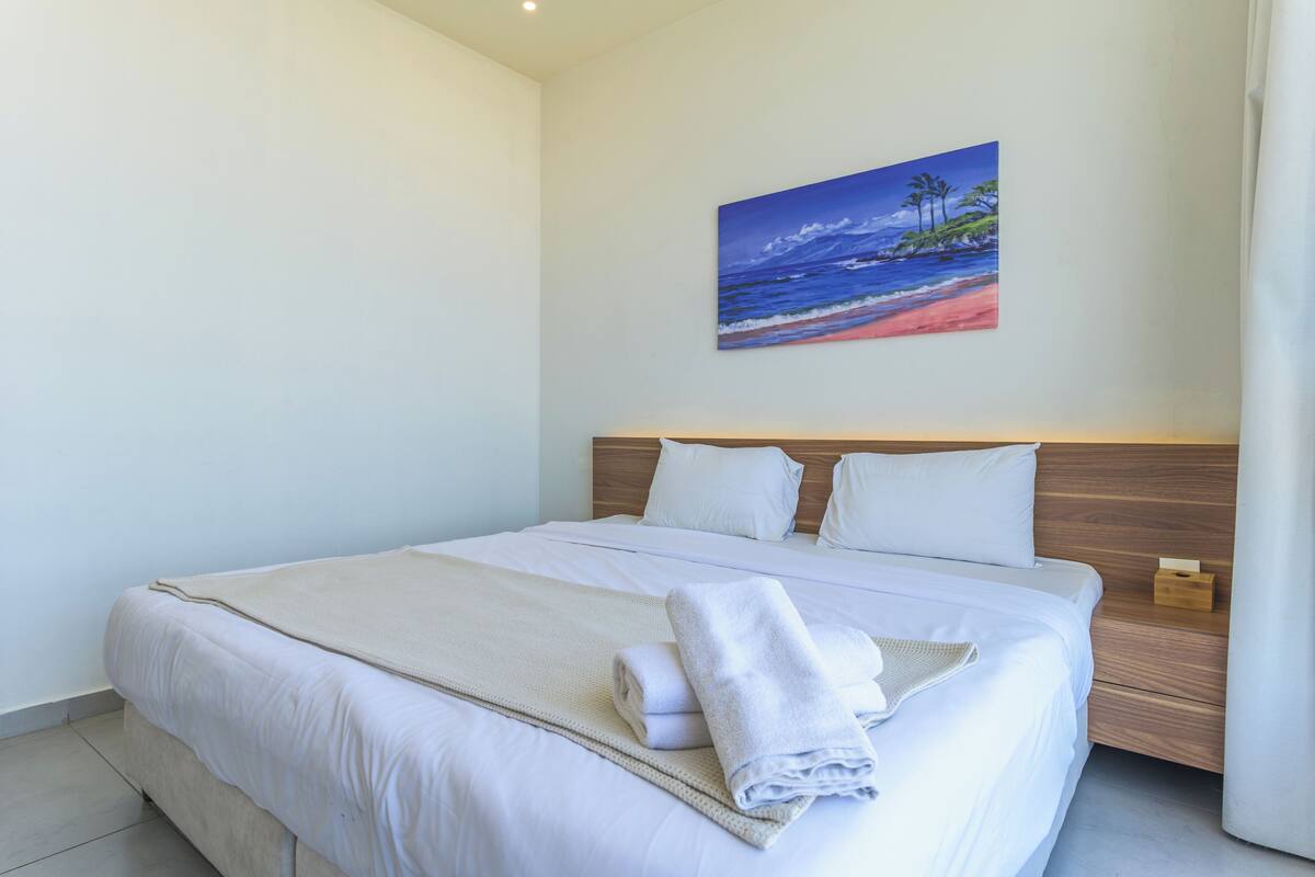 502 - Sea view 1 Bedroom | Premium bedding, individually decorated, individually furnished
