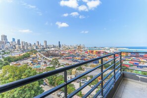 604 - Sea view Studio & Balcony | Balcony - Gate 9 Tower -Studios & Apts Mar Mikhael (Beirut)