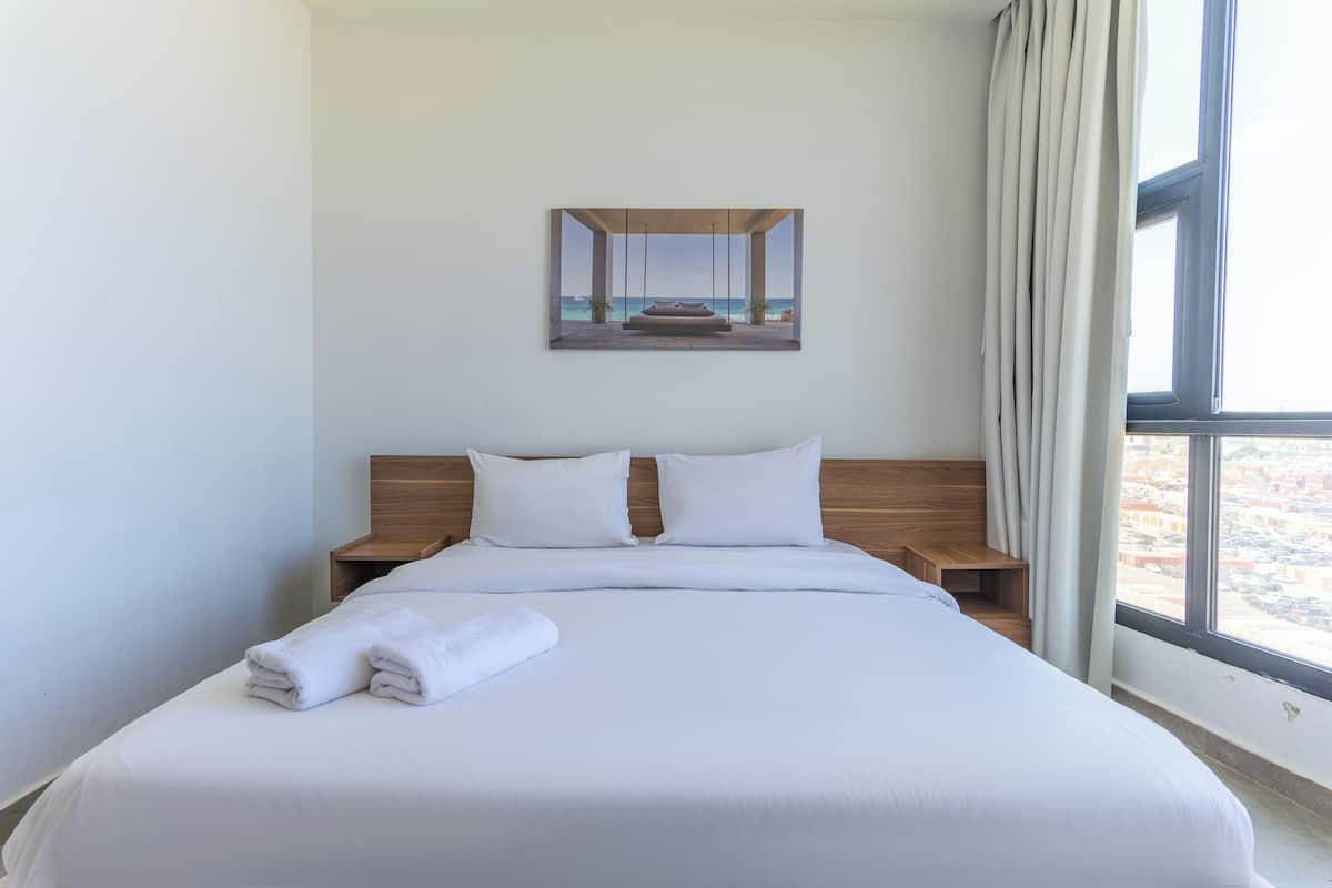 602 - Sea view 1 Bedroom | Premium bedding, blackout drapes, WiFi (free), individually decorated