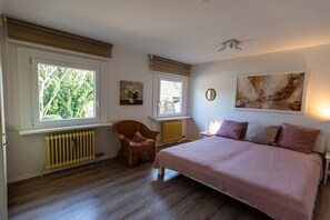 4 bedrooms, travel crib, free WiFi, bed sheets