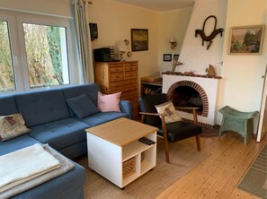 Living area - 50m from the beach - Cozy thatched house in Zingst with garden (Zingst)