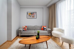 Classic Condo, 1 Bedroom, Housekeeping, Park View | Living area