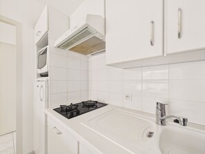 Fridge, oven, coffee/tea maker, electric kettle - 400m from the Grande Plage, 2 adults 2 children (Saint-Gilles-Croix-de-Vie)