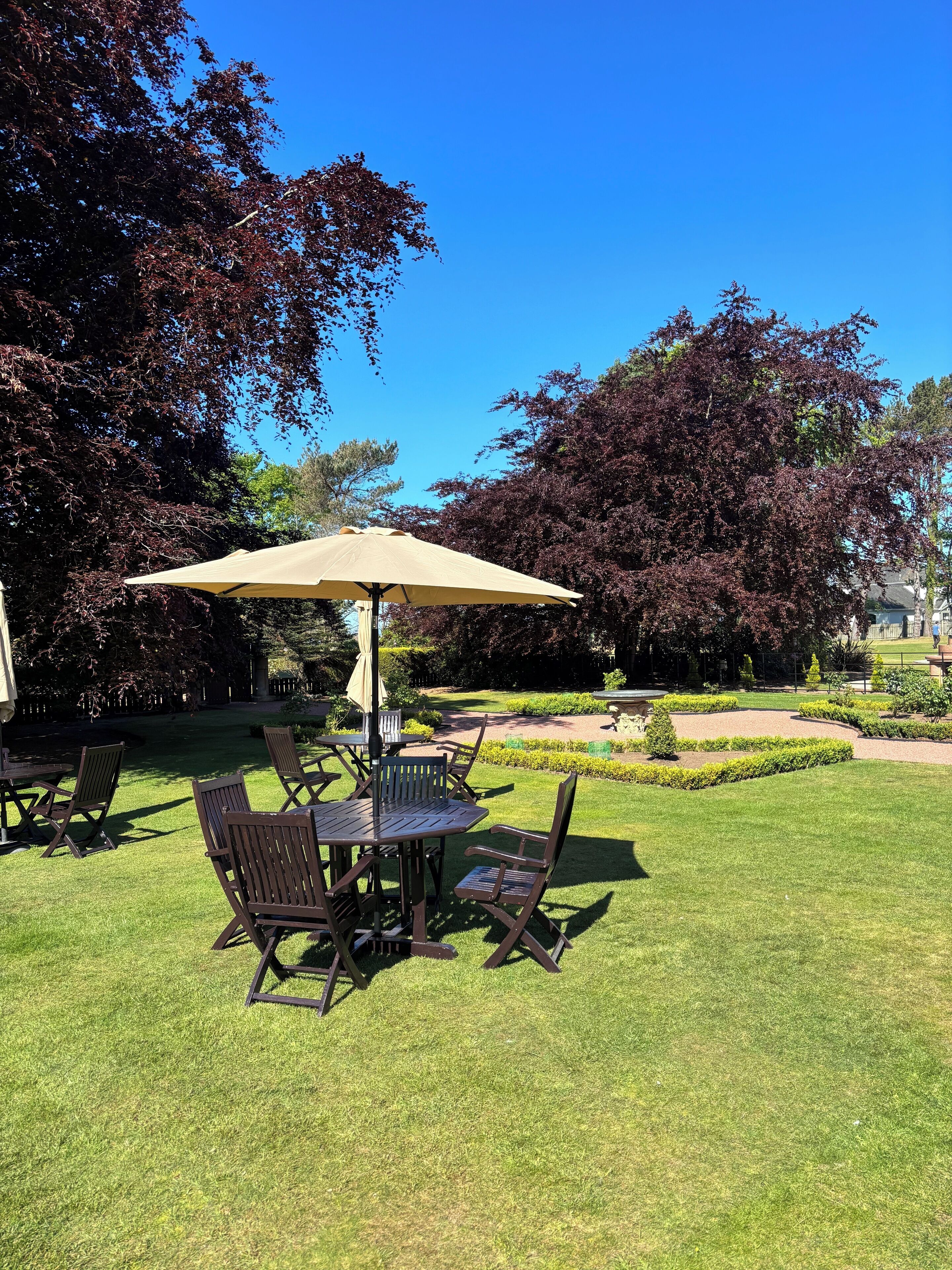 2 restaurants, breakfast served