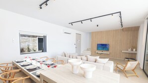 Vila, 5 quartos, piscina particular, vista para o jardim | Sala de estar