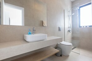 Villa, 5 chambres, piscine privée, vue sur le jardin | Salle de bain