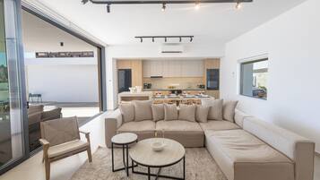 Villa, 5 Bedrooms, Private Pool, Garden View | Living room