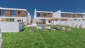 Vila, 5 quartos, piscina particular, vista para o jardim | Piscina