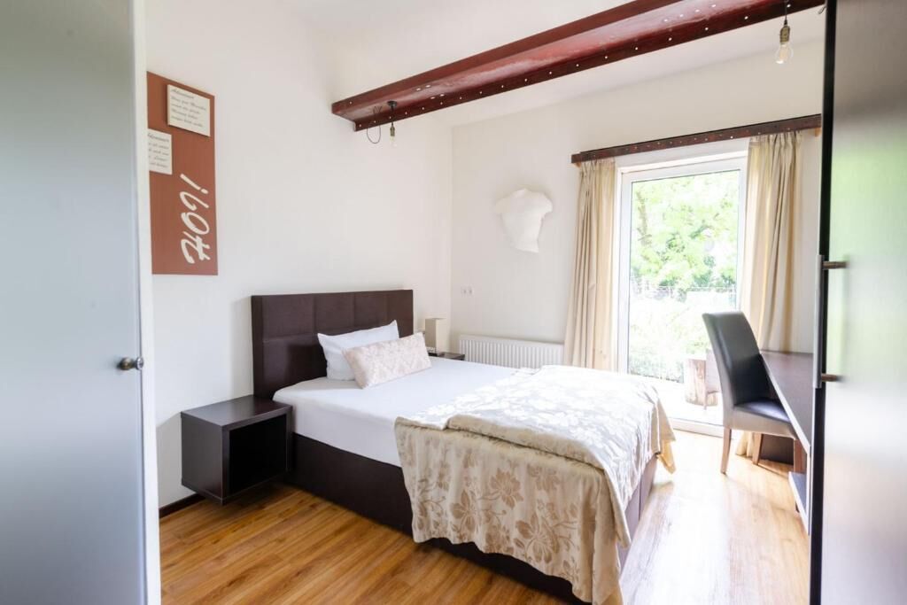 Desk, laptop workspace, free WiFi