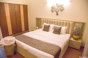 Villa | Free WiFi - Classic Pine View Villa Kasauli (Kasauli)