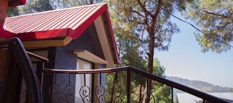 Classic Pine View Villa Kasauli