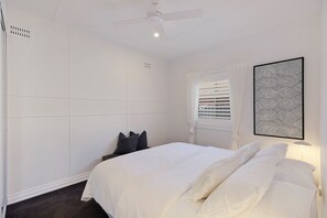 3 bedrooms, iron/ironing board, WiFi, bed sheets