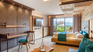 Superior-DZ mit Gartenblick, Nichtraucher, möblierter Terrasse/Patio, Haustiere erlaubt! | Allergikerbettwaren, Zimmersafe, Schreibtisch