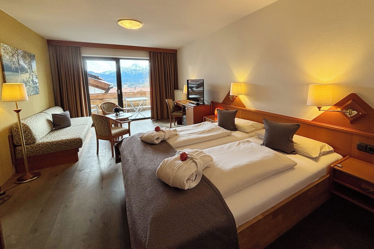 Comfort Double Room, Pets Not Allowed, Lake View | Hypo-allergenic bedding, in-room safe, desk, laptop workspace