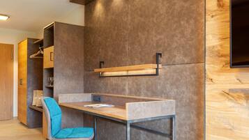 Superior Double Room, Non Smoking, Garden View | Hypo-allergenic bedding, in-room safe, desk, laptop workspace