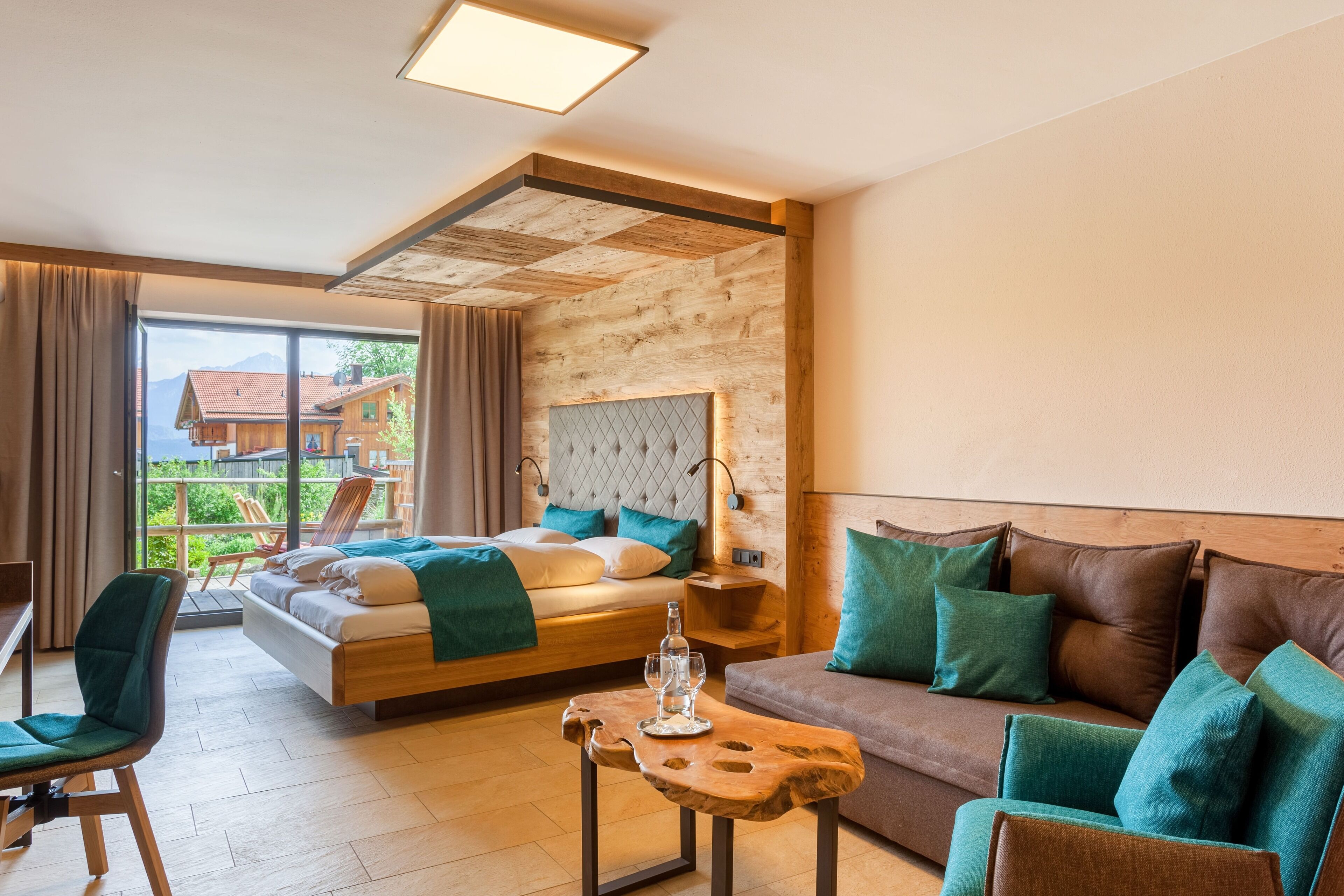 Superior-DZ mit Gartenblick, Nichtraucher, möblierter Terrasse/Patio, Haustiere erlaubt! | Wohnbereich | Bücher