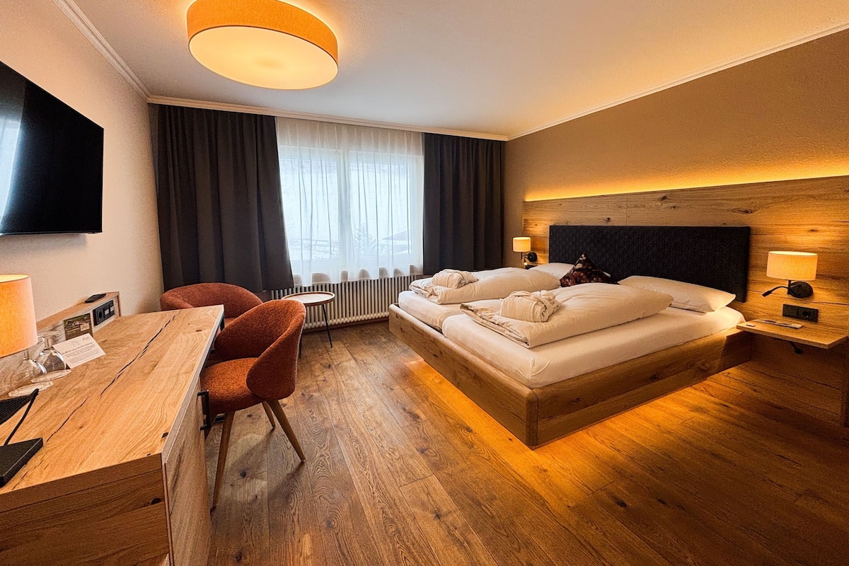 Standard Double Room Single Use, Non Smoking, Courtyard View | Hypo-allergenic bedding, in-room safe, desk, laptop workspace