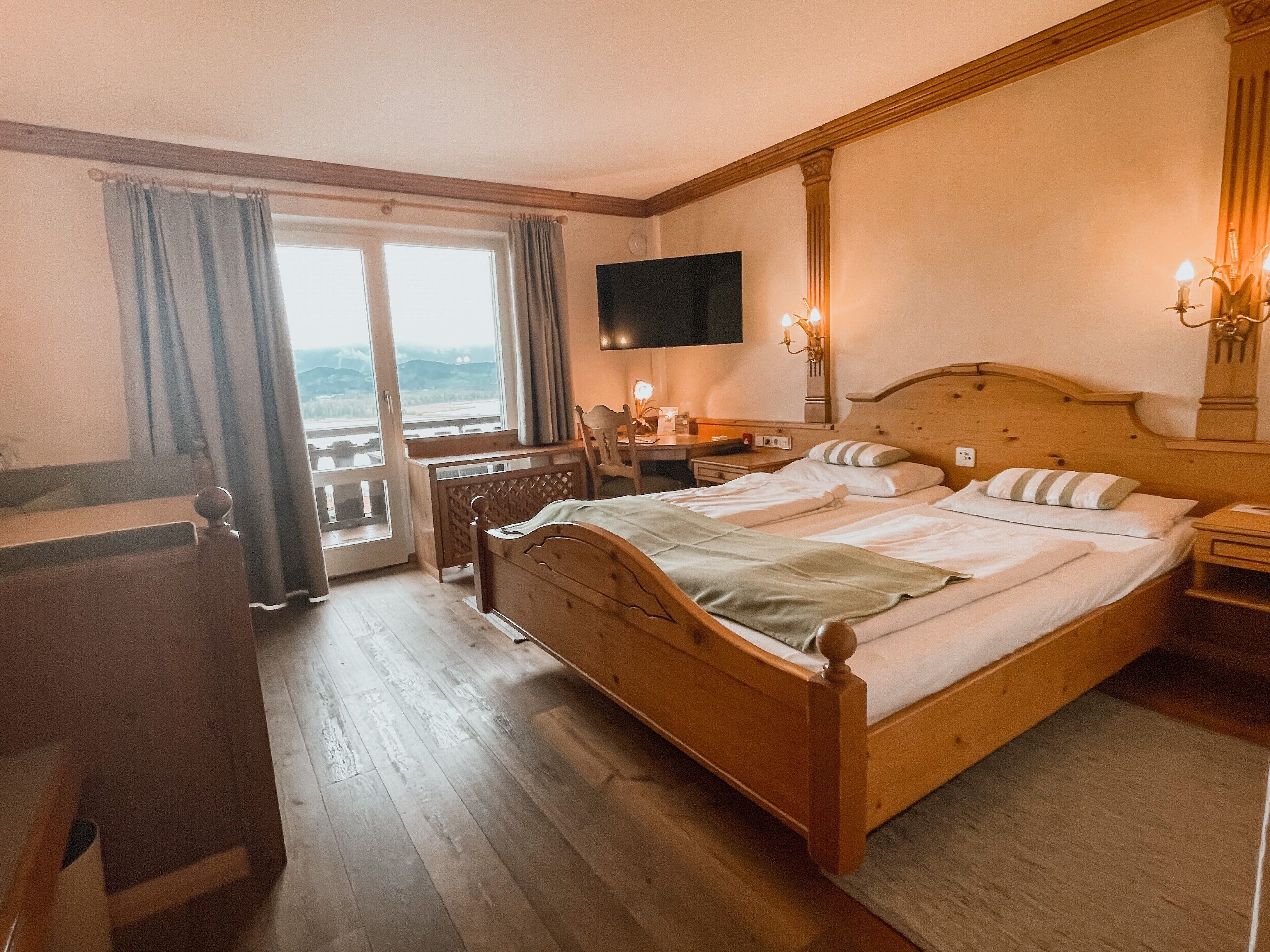 Basic Single Room, Lake View