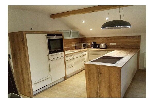 Fridge, oven, stovetop, dishwasher