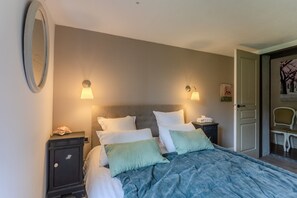 1 bedroom, WiFi, bed sheets - Bed and Breakfast 'Anémone' with Mountain View, Wi-Fi and Air Conditioning (Arzacq-Arraziguet)