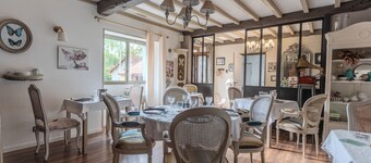 Bed and Breakfast 'Anémone' with Mountain View, Wi-Fi and Air Conditioning