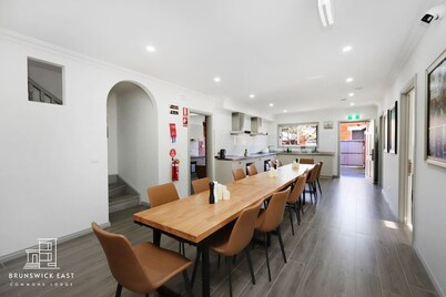 102 Chic QueenBR |Fast Wi-Fi| 18 mins to CBD