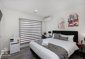 Desk, iron/ironing board, WiFi, bed sheets