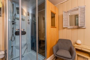 Shower, hair dryer, towels
