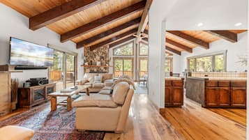 Télévision, cheminée