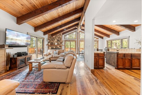 Evergreen Hideout Retreat