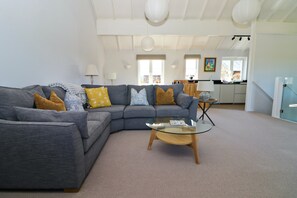 Living area - Peaceful, dog friendly barn conversion on the outskirts of Padstow (Padstow)